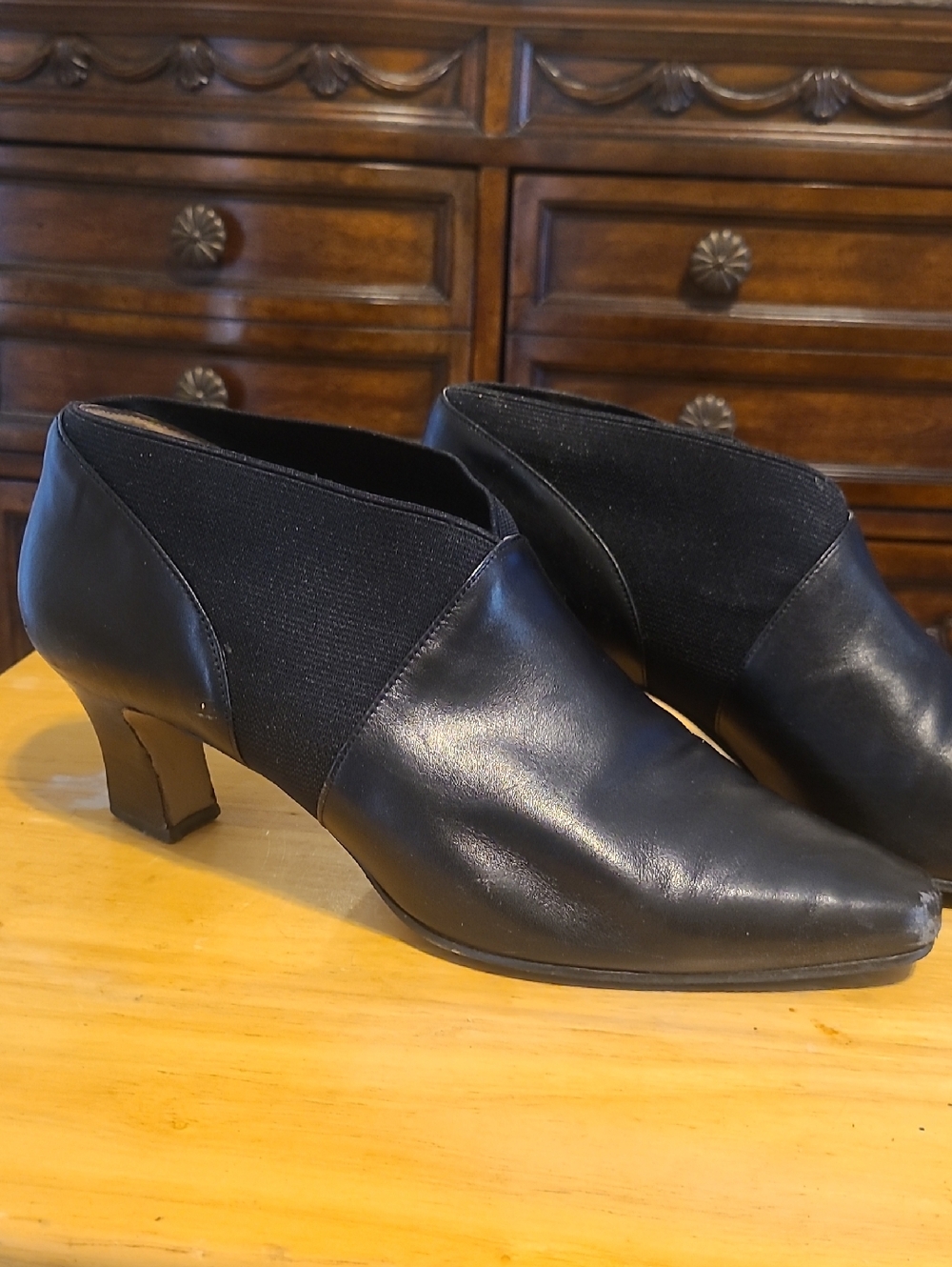 Vintage Nine West Women's Black Low Heel Slip-On Shootie/bottie